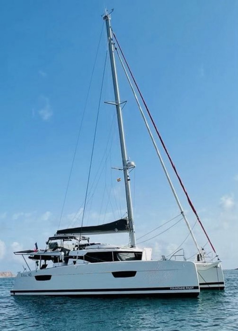 slider 1 Fountaine Pajot Elba 45